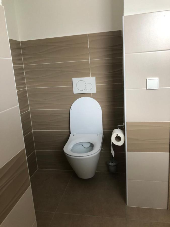 Apartmany U Stadionu 顺佩尔克 外观 照片