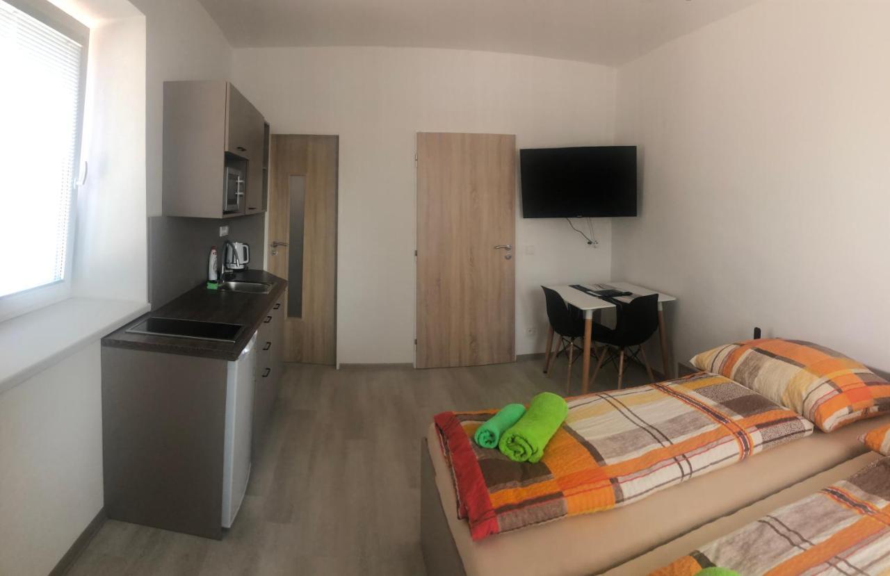 Apartmany U Stadionu 顺佩尔克 外观 照片
