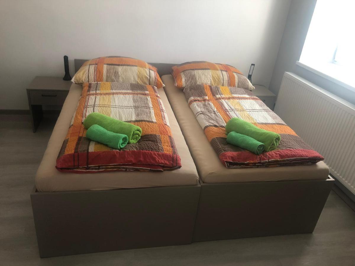 Apartmany U Stadionu 顺佩尔克 外观 照片