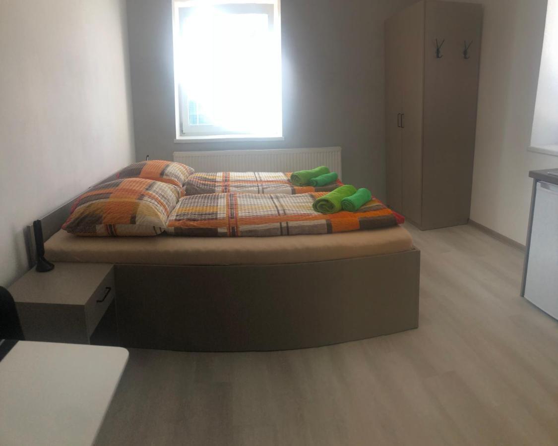Apartmany U Stadionu 顺佩尔克 外观 照片